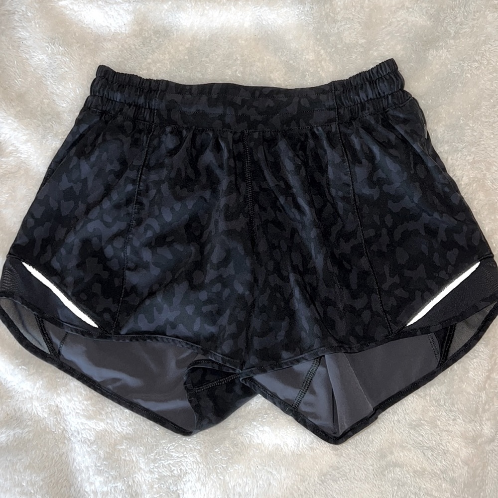lululemon hotty hot shorts :)